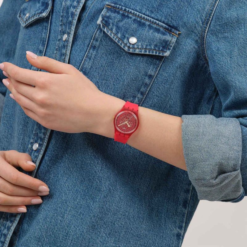 LOVE IN SCARLET